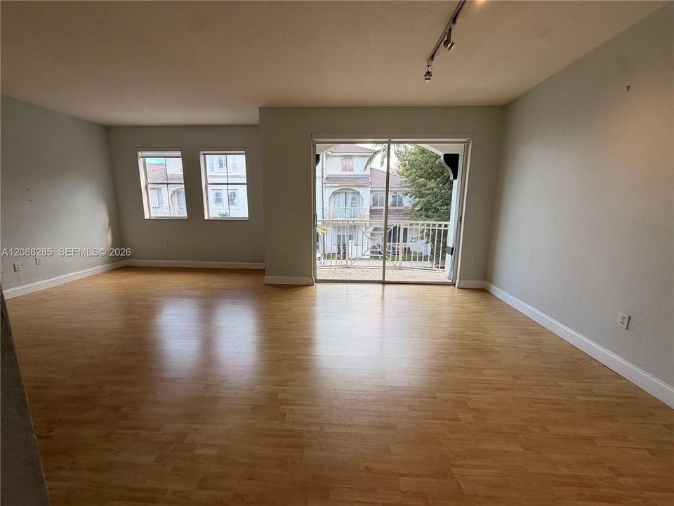 For Rent: $2,600 (2 beds, 2 baths, 1206 Square Feet)