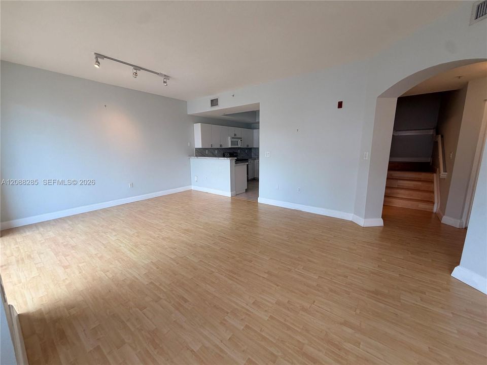 For Rent: $2,600 (2 beds, 2 baths, 1206 Square Feet)