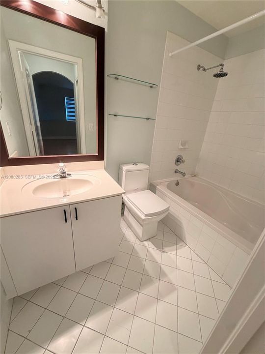 For Rent: $2,600 (2 beds, 2 baths, 1206 Square Feet)