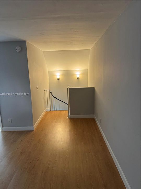 В аренду: $1,800 (2 спален, 2 ванн, 950 Квадратных фут)