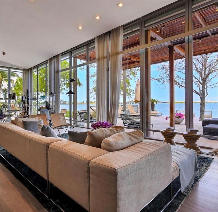 En Venta: $1,895,000 (4 camas, 4 baños, 1871 Pies cuadrados)
