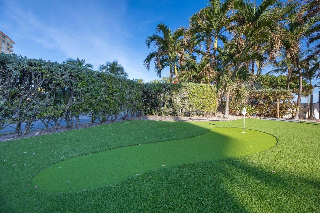 Jamaica House putting hole