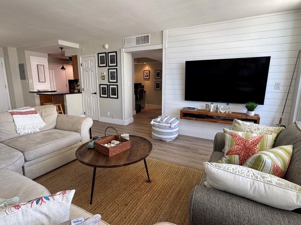 JH 707 living room