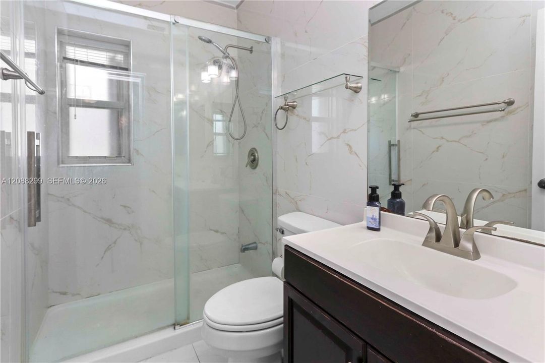 For Rent: $2,950 (2 beds, 1 baths, 1957 Square Feet)