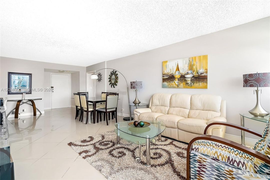 For Rent: $2,650 (2 beds, 2 baths, 975 Square Feet)