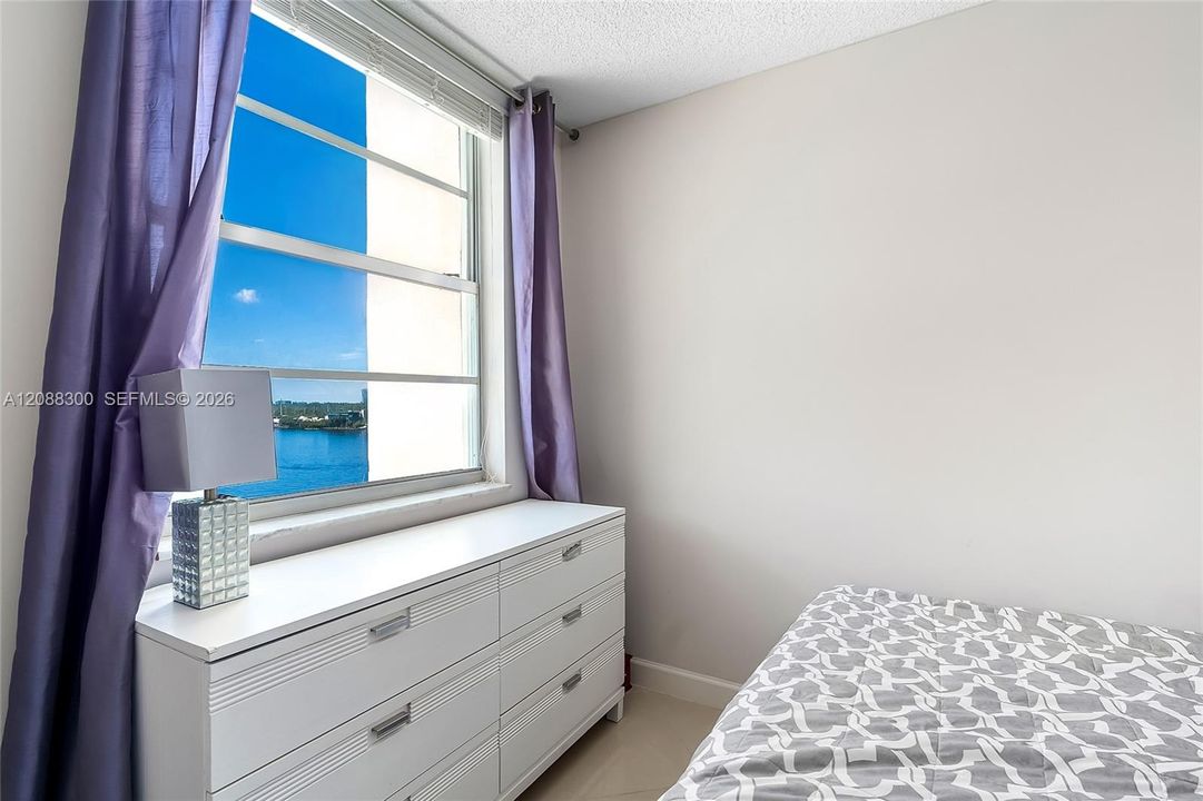 For Rent: $2,650 (2 beds, 2 baths, 975 Square Feet)