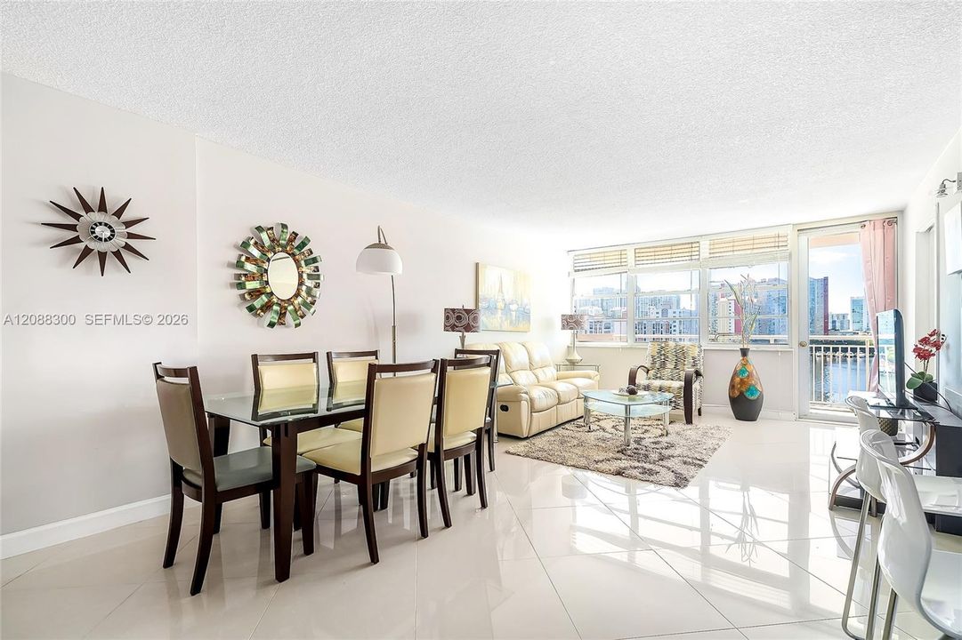 For Rent: $2,650 (2 beds, 2 baths, 975 Square Feet)