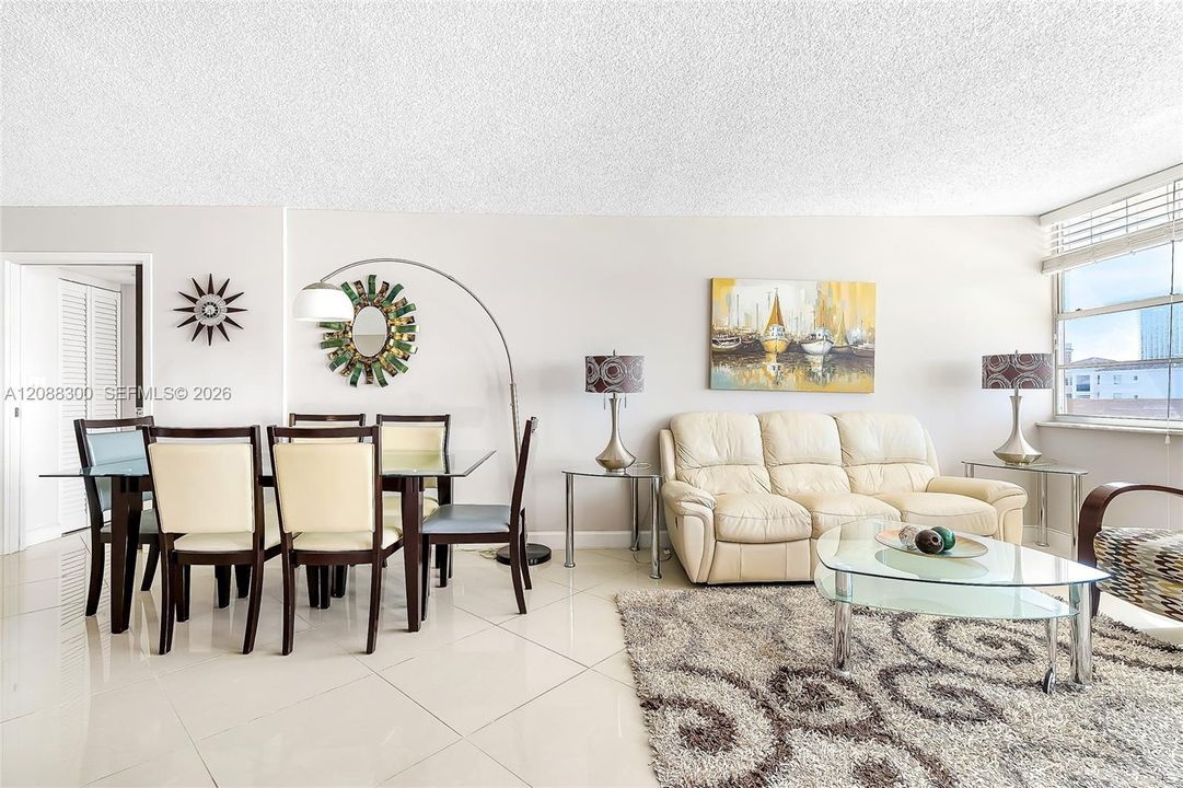 For Rent: $2,650 (2 beds, 2 baths, 975 Square Feet)