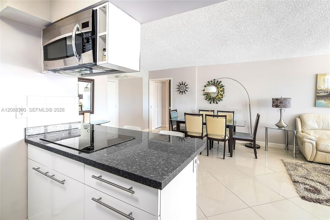 For Rent: $2,650 (2 beds, 2 baths, 975 Square Feet)
