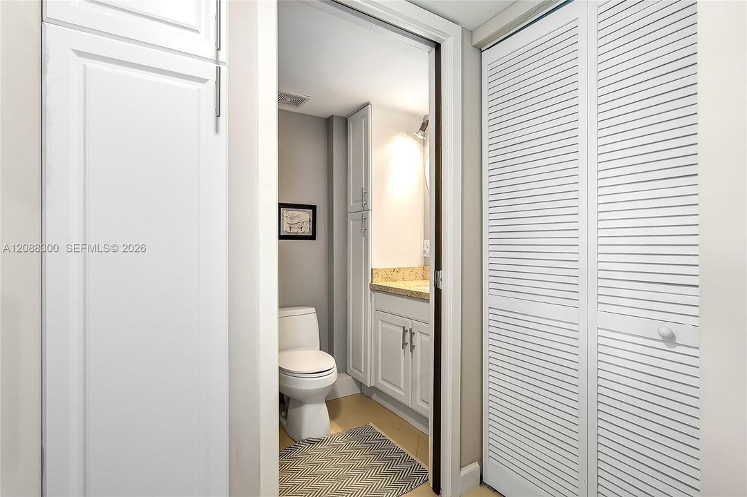 For Rent: $2,650 (2 beds, 2 baths, 975 Square Feet)