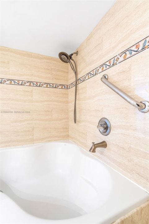 For Rent: $2,650 (2 beds, 2 baths, 975 Square Feet)