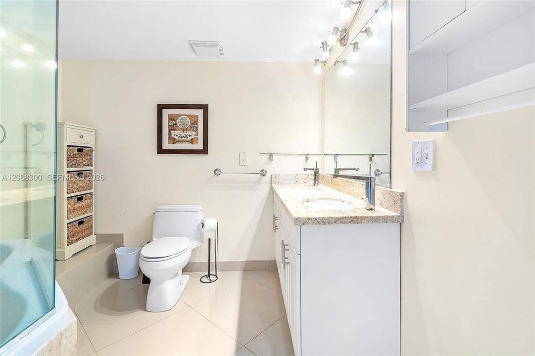 For Rent: $2,650 (2 beds, 2 baths, 975 Square Feet)