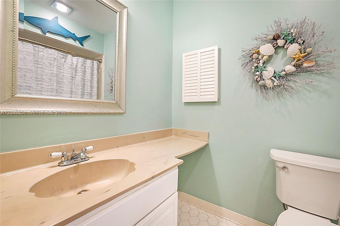 Activo con contrato: $225,000 (2 camas, 2 baños, 1230 Pies cuadrados)