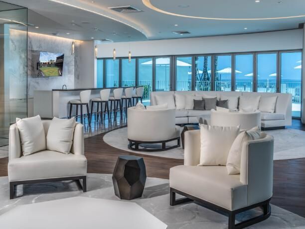 CLUB HOUSE