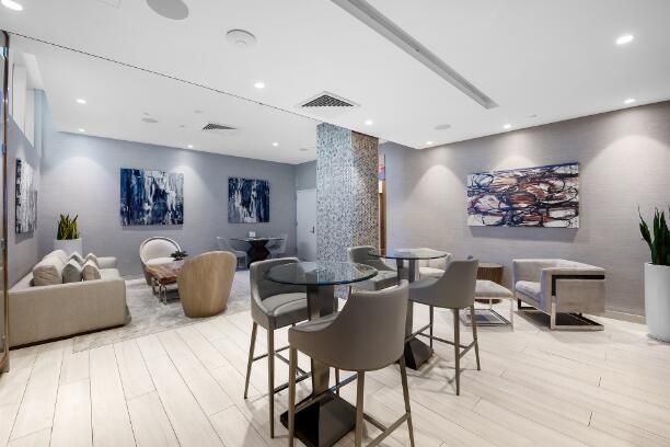 LOUNGE AREA
