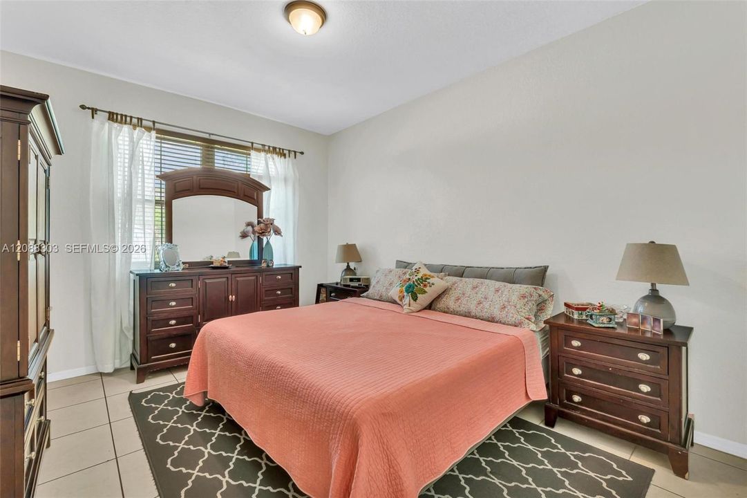 For Sale: $370,000 (3 beds, 2 baths, 1216 Square Feet)