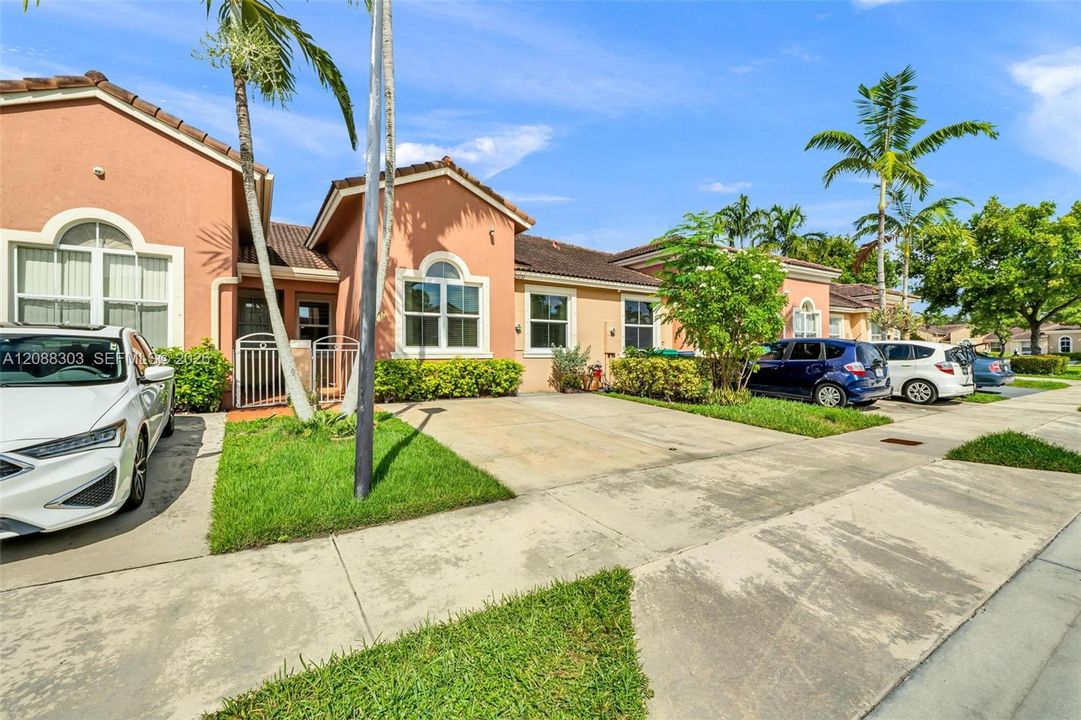 For Sale: $370,000 (3 beds, 2 baths, 1216 Square Feet)