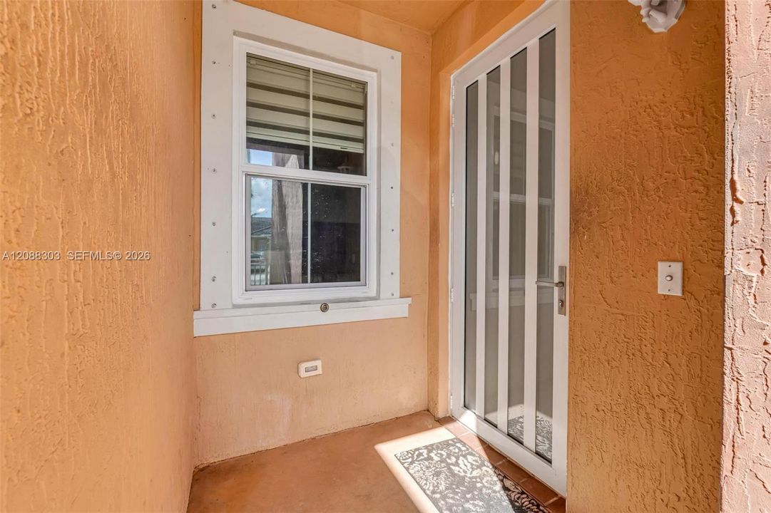 For Sale: $370,000 (3 beds, 2 baths, 1216 Square Feet)