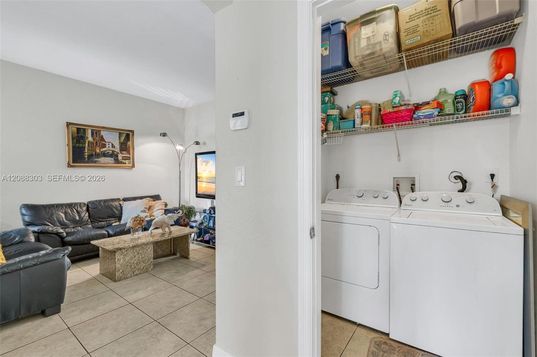 For Sale: $370,000 (3 beds, 2 baths, 1216 Square Feet)