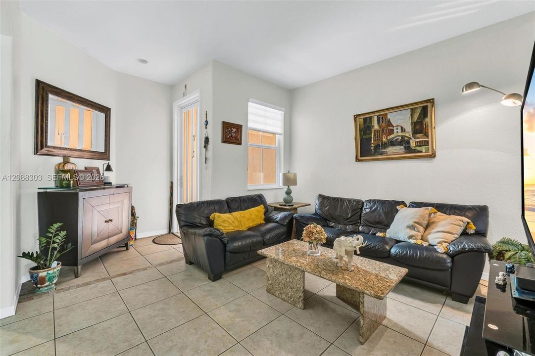 For Sale: $370,000 (3 beds, 2 baths, 1216 Square Feet)
