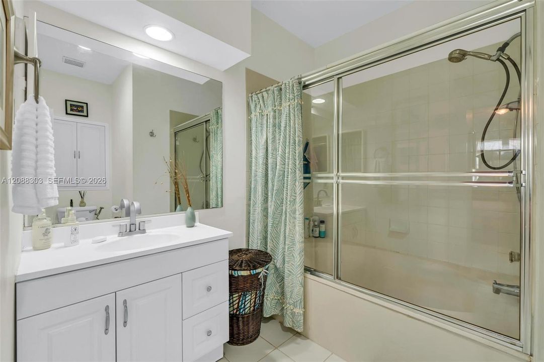 For Sale: $370,000 (3 beds, 2 baths, 1216 Square Feet)