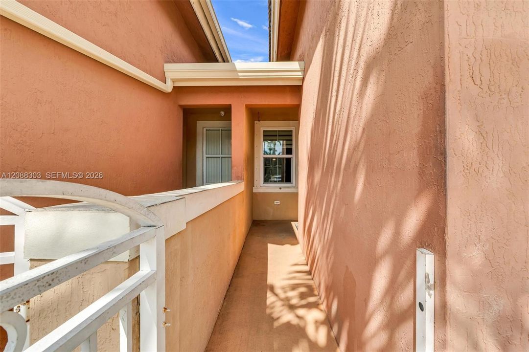 For Sale: $370,000 (3 beds, 2 baths, 1216 Square Feet)