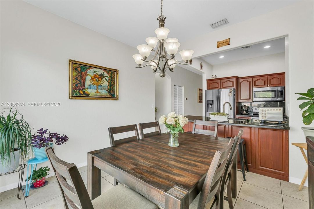 For Sale: $370,000 (3 beds, 2 baths, 1216 Square Feet)