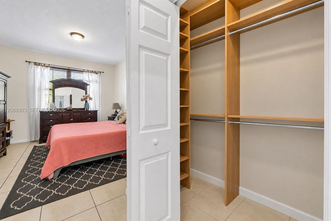 For Sale: $370,000 (3 beds, 2 baths, 1216 Square Feet)