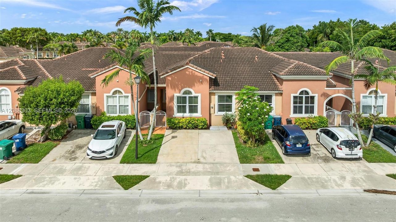 For Sale: $370,000 (3 beds, 2 baths, 1216 Square Feet)