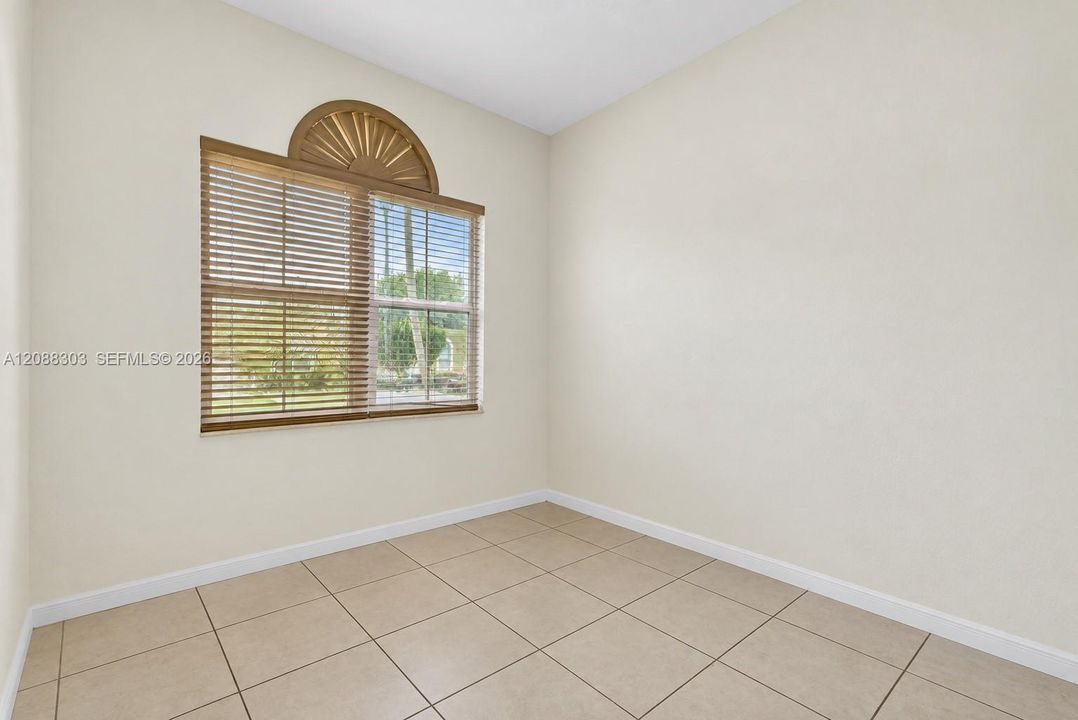 For Sale: $370,000 (3 beds, 2 baths, 1216 Square Feet)