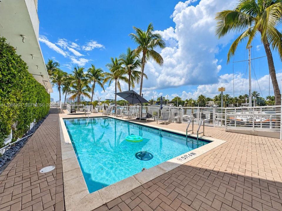 For Rent: $3,700 (2 beds, 2 baths, 1165 Square Feet)