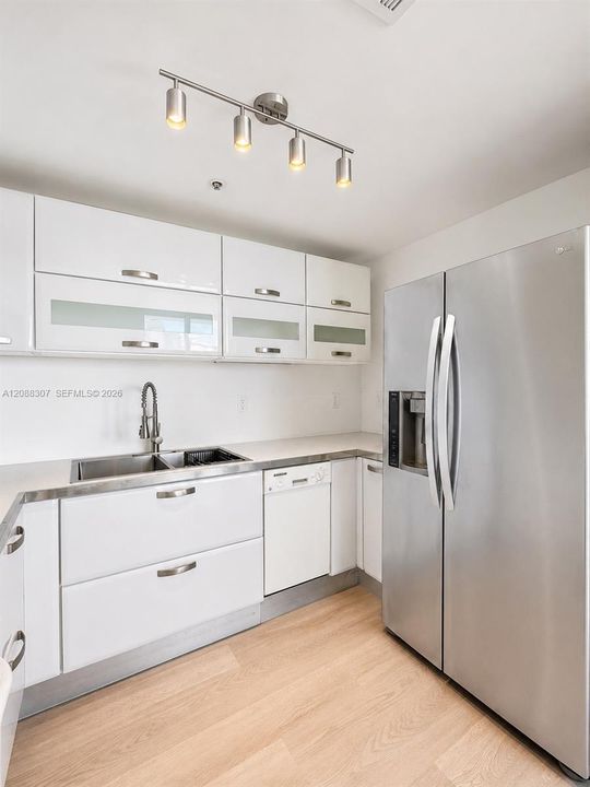 For Rent: $3,700 (2 beds, 2 baths, 1165 Square Feet)