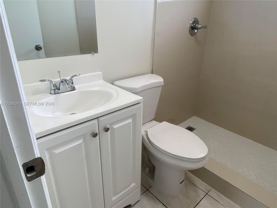 В аренду: $1,600 (1 спален, 1 ванн, 600 Квадратных фут)