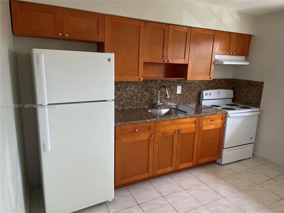 В аренду: $1,600 (1 спален, 1 ванн, 600 Квадратных фут)