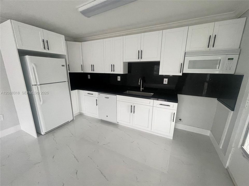 В аренду: $2,150 (2 спален, 1 ванн, 829 Квадратных фут)