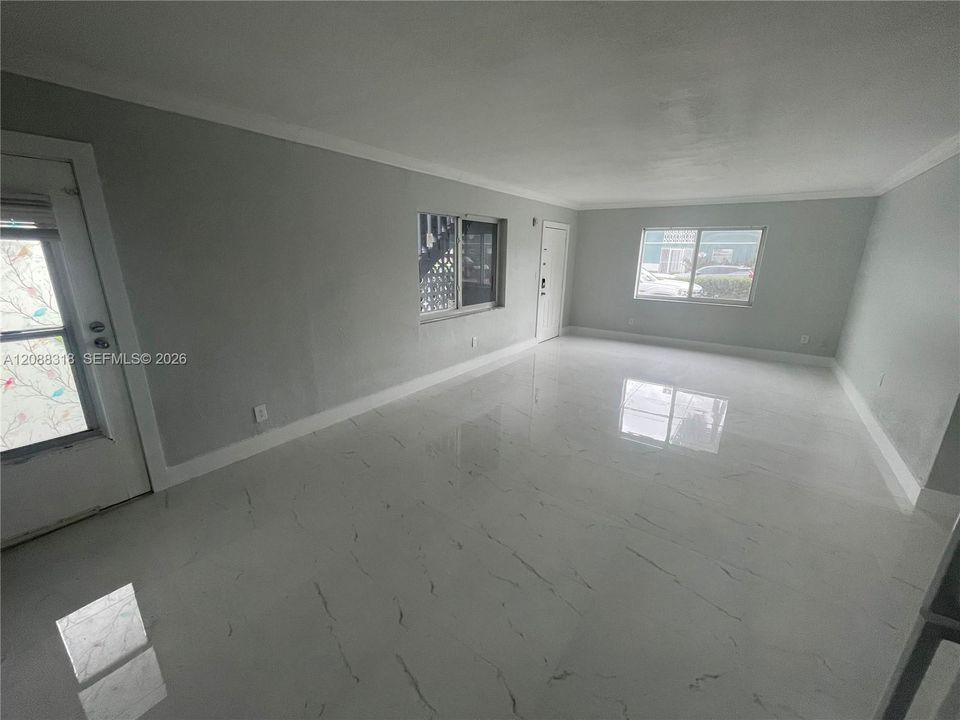 В аренду: $2,150 (2 спален, 1 ванн, 829 Квадратных фут)