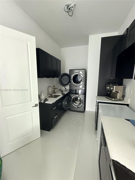 В аренду: $2,300 (2 спален, 1 ванн, 2807 Квадратных фут)