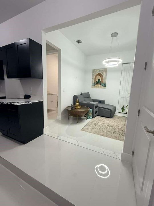 В аренду: $2,300 (2 спален, 1 ванн, 2807 Квадратных фут)