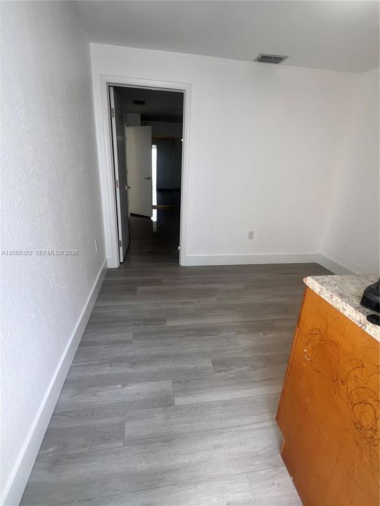 For Rent: $1,400 (1 beds, 1 baths, 1577 Square Feet)
