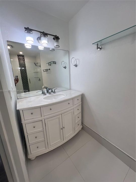 For Rent: $1,400 (1 beds, 1 baths, 1577 Square Feet)