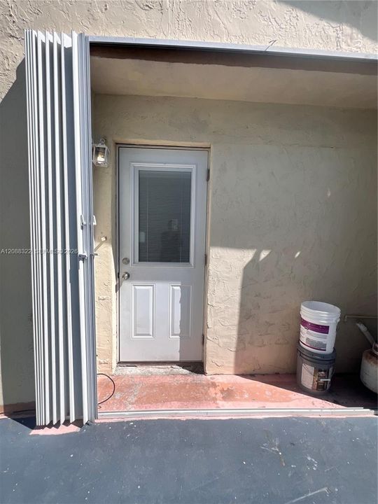 For Rent: $1,400 (1 beds, 1 baths, 1577 Square Feet)
