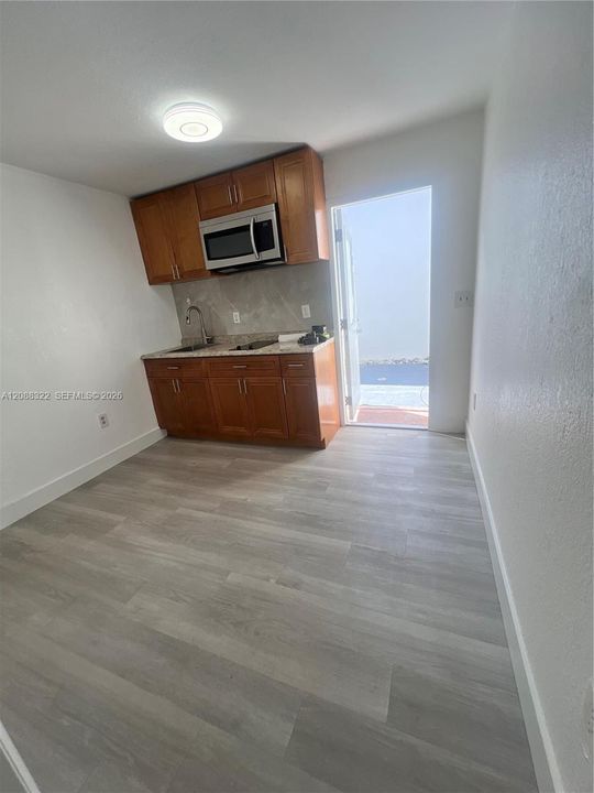 For Rent: $1,400 (1 beds, 1 baths, 1577 Square Feet)