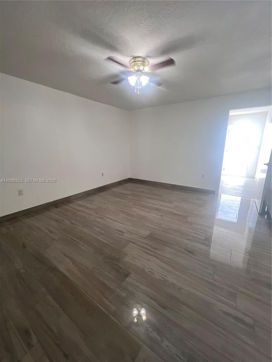 For Rent: $1,400 (1 beds, 1 baths, 1577 Square Feet)
