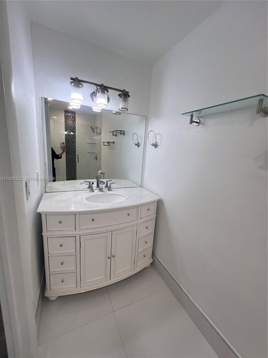 For Rent: $1,400 (1 beds, 1 baths, 1577 Square Feet)