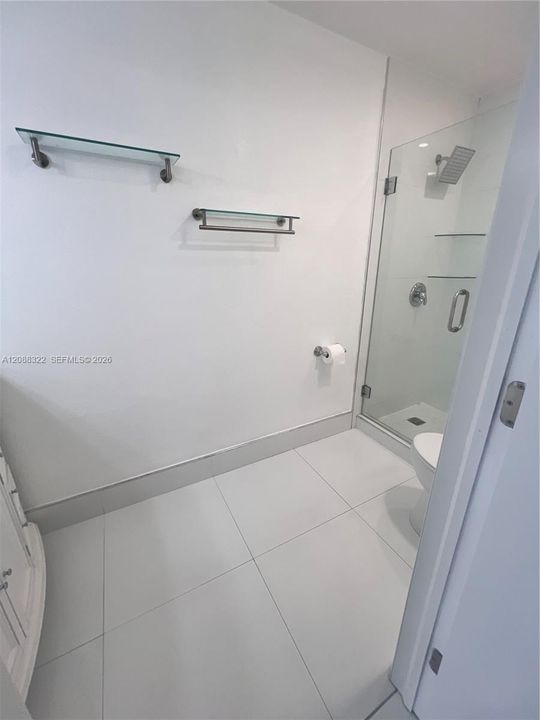 For Rent: $1,400 (1 beds, 1 baths, 1577 Square Feet)