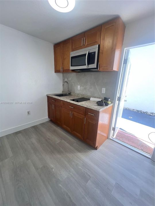 For Rent: $1,400 (1 beds, 1 baths, 1577 Square Feet)