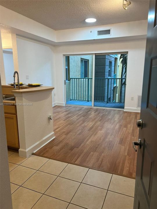 For Rent: $1,950 (1 beds, 1 baths, 522 Square Feet)
