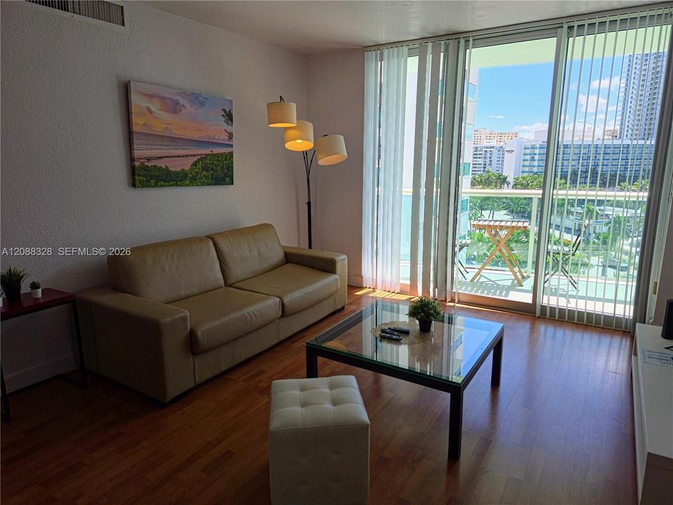 En Venta: $390,000 (1 camas, 1 baños, 812 Pies cuadrados)