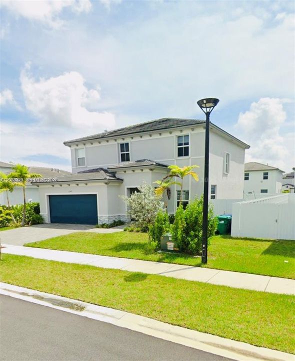 For Rent: $4,999 (5 beds, 3 baths, 2640 Square Feet)