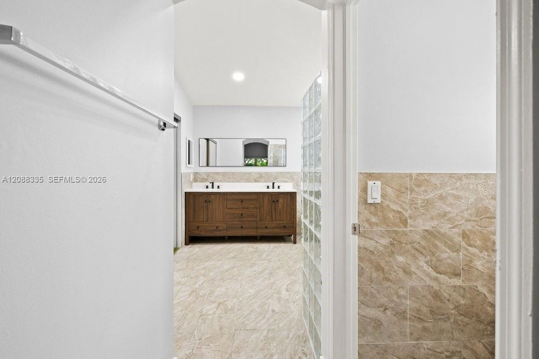 En Renta: $4,650 (4 camas, 2 baños, 2301 Pies cuadrados)
